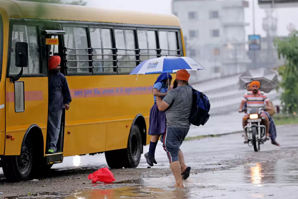 दिल्ली में वायु प्रदूषण के कारण कक्षाएं हाईब्रीड मोड में चलेंगी