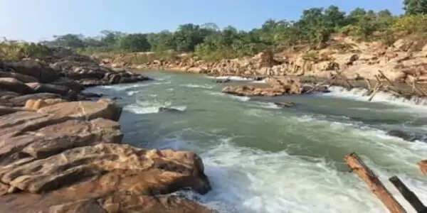 बलरामपुर : प्रकृति की गोद में नए साल का जश्न, रामानुजगंज का पलटन घाट सैलानियों की पहली पसंद