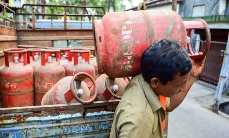 भारत में रसोई गैस की कमी का खतरा: मध्य पूर्व संकट का प्रभाव