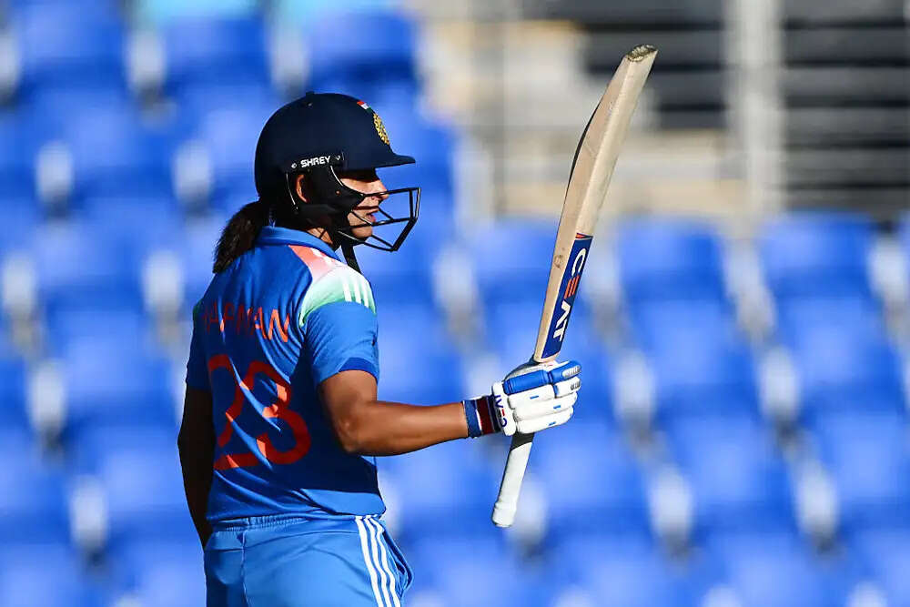 भारतीय महिला क्रिकेट टीम ने ऑस्ट्रेलिया के खिलाफ वनडे में बनाए 251 रन