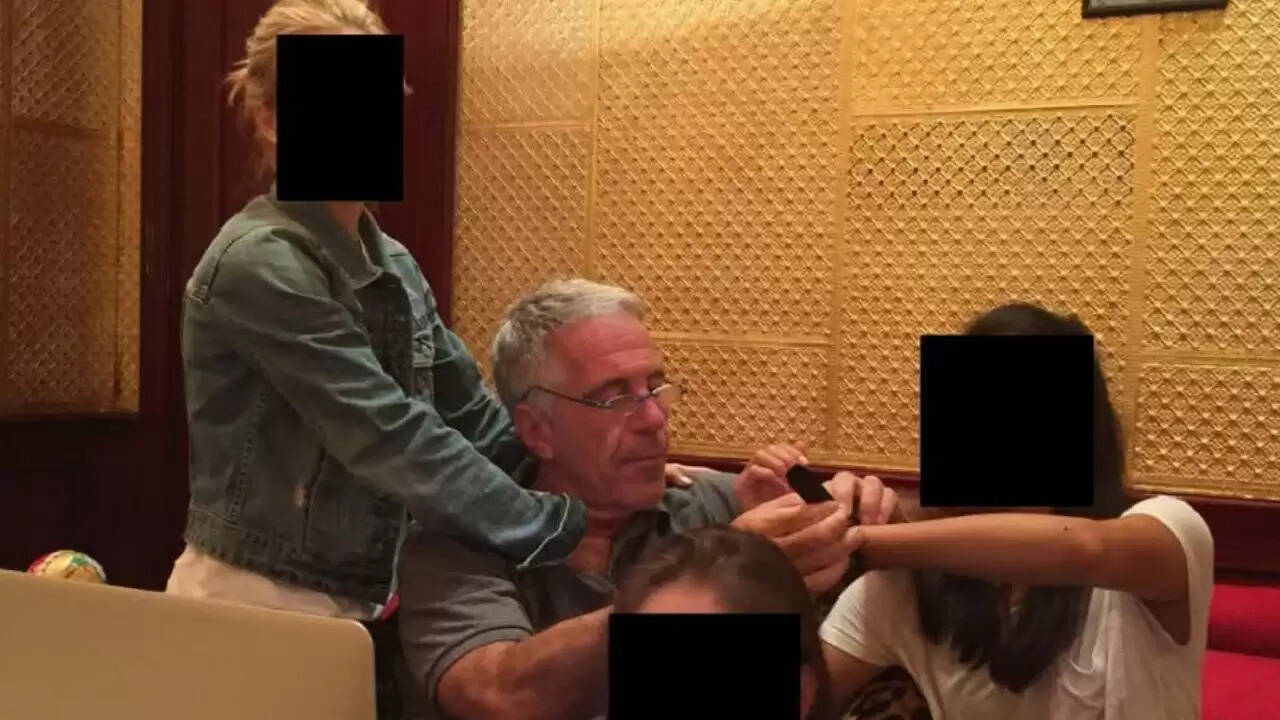 जेफरी एपस्टीन से जुड़े नए विवादास्पद फोटो सार्वजनिक, प्रमुख हस्तियों के साथ दिखे