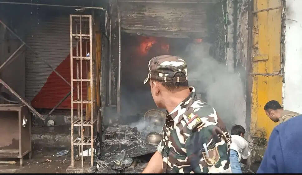 सोनौली में चिप्स की दुकान में भीषण आग, लाखों का नुकसान