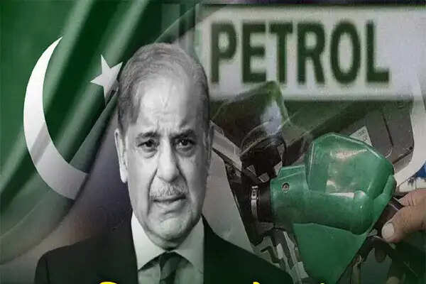 पाकिस्तान में पेट्रोल और डीजल की गंभीर कमी, देश की रफ्तार थमने की कगार पर