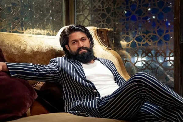 यश की मां पर जमीन हड़पने का आरोप, कोर्ट ने खाली कराया परिसर