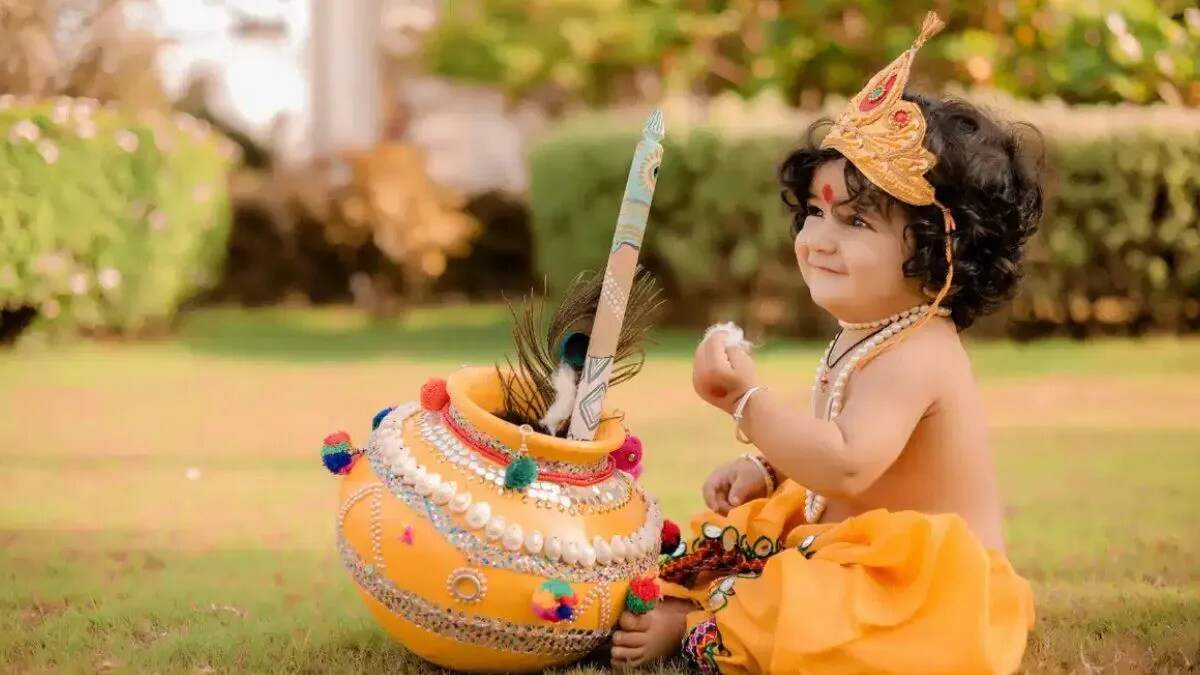 जन्माष्टमी 2026: उत्सव की तिथियाँ और विशेष परंपराएँ