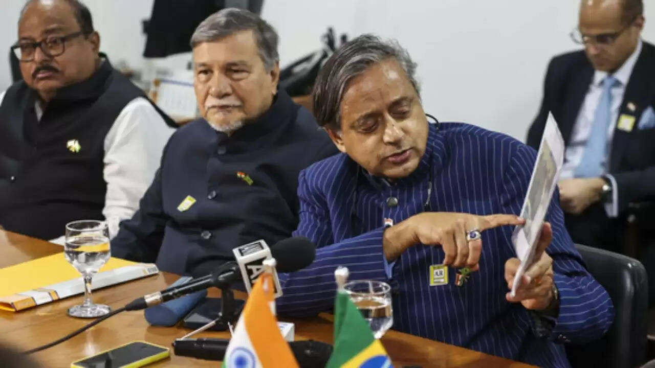 शशि थरूर ने UNSC में पाकिस्तान और चीन की भूमिका की आलोचना की