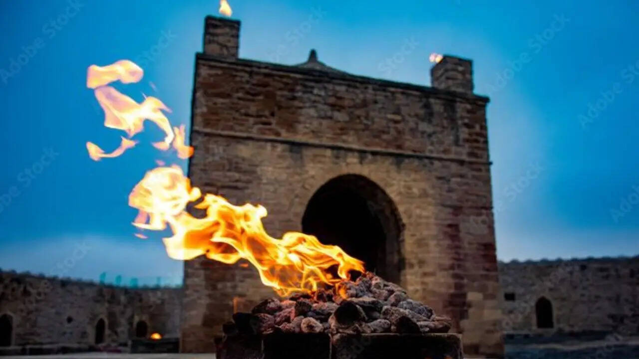 अजरबैजान का अद्भुत आतिशगाह मंदिर: एक धार्मिक चमत्कार