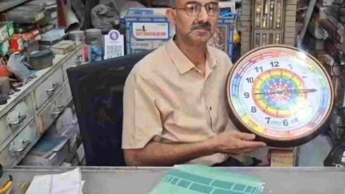 अंबाला के सुरेंद्र कुमार ने बनाई 29 देशों का समय बताने वाली अनोखी घड़ी