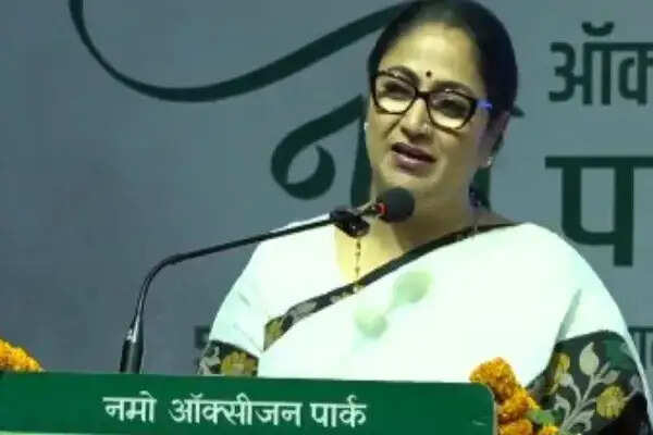 दिल्ली में पर्यावरण संरक्षण के लिए पौधरोपण अभियान की शुरुआत