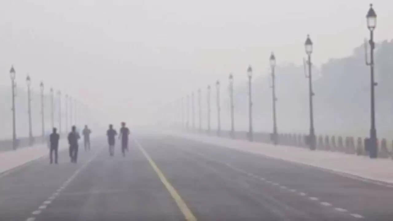दिल्ली में प्रदूषण का संकट: हवा की गुणवत्ता गंभीर स्तर पर पहुंची