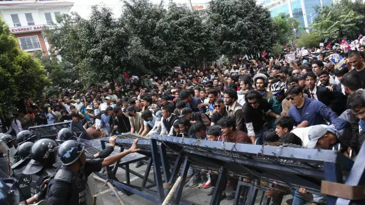 नेपाल में जनरेशन Z का आंदोलन: ओली सरकार का पतन और नई मांगें