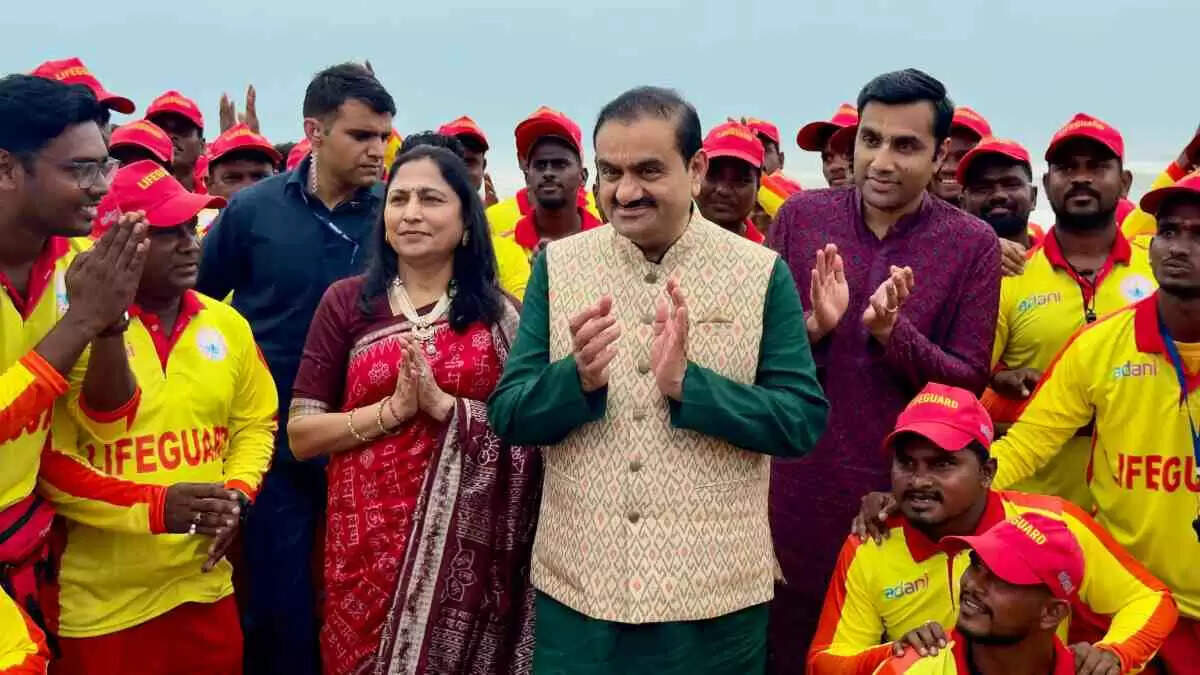 गौतम अडाणी ने रथ यात्रा 2025 में भाग लिया, लाइफगार्ड्स से की मुलाकात