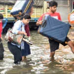 कोलकाता में भारी बारिश से दुर्गा पूजा की तैयारियों पर असर, 10 लोगों की मौत
