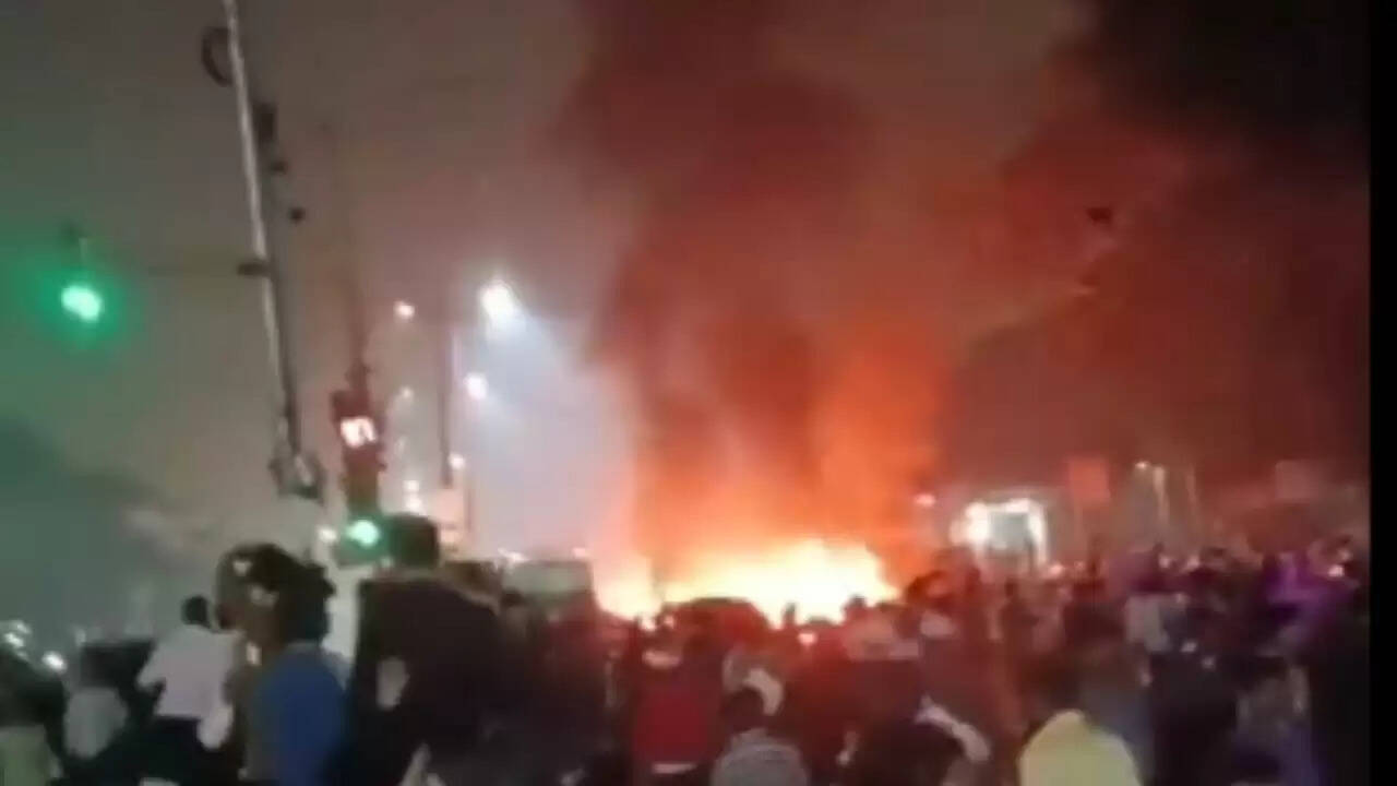 दिल्ली में लाल किला मेट्रो स्टेशन के पास बड़ा धमाका