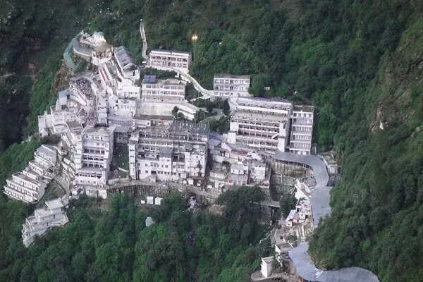 जम्मू-कश्मीर में मौसम के कारण वैष्णो देवी यात्रा फिर से स्थगित