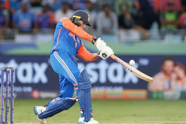अभिषेक शर्मा ने एशिया कप में युवराज सिंह का रिकॉर्ड तोड़ा