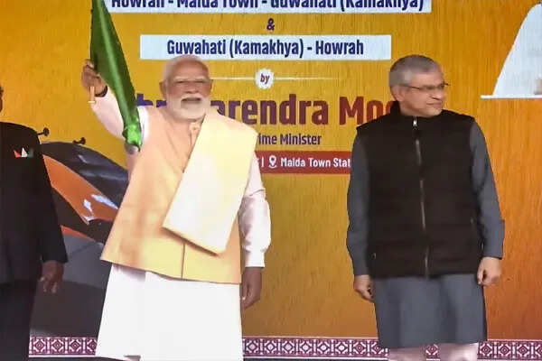 भारत की पहली वंदे भारत स्लीपर ट्रेन का उद्घाटन, जानें सुविधाएं और किराया