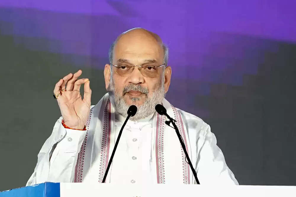 अमित शाह ने भाषा विवाद पर दी नई सफाई, हिंदी को बताया सभी भाषाओं की सखी