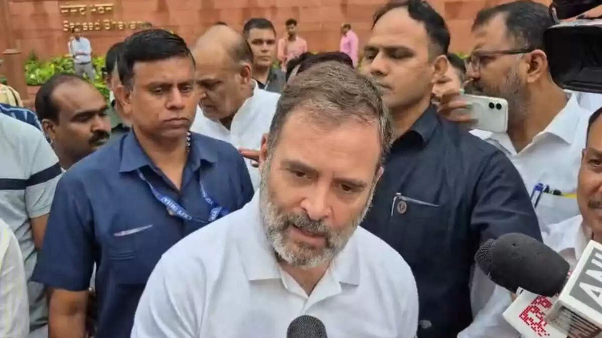राहुल गांधी ने पीएम मोदी पर किया तीखा हमला, सीजफायर पर उठाए सवाल