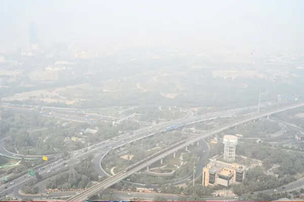 दिल्ली-एनसीआर में वायु गुणवत्ता में गिरावट, सर्दी और कोहरे से बढ़ी समस्याएं