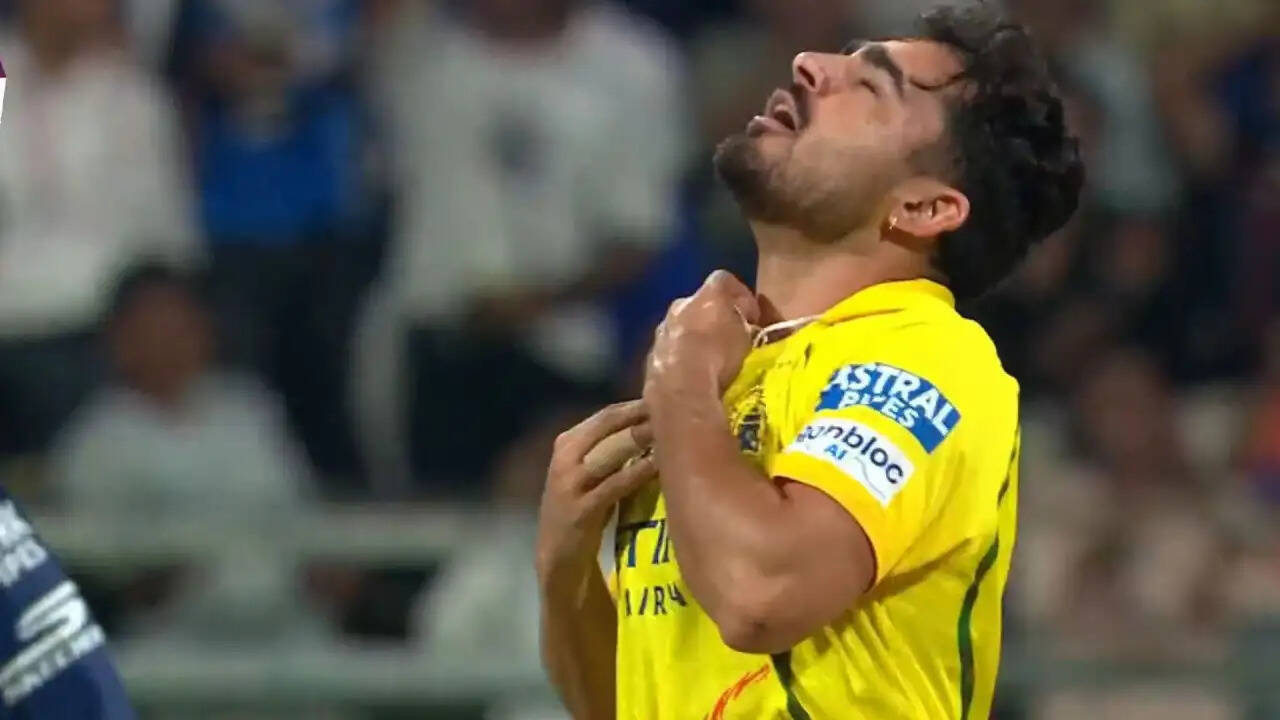 मुकेश चौधरी ने मां को किया याद, सीएसके ने मुंबई को हराया