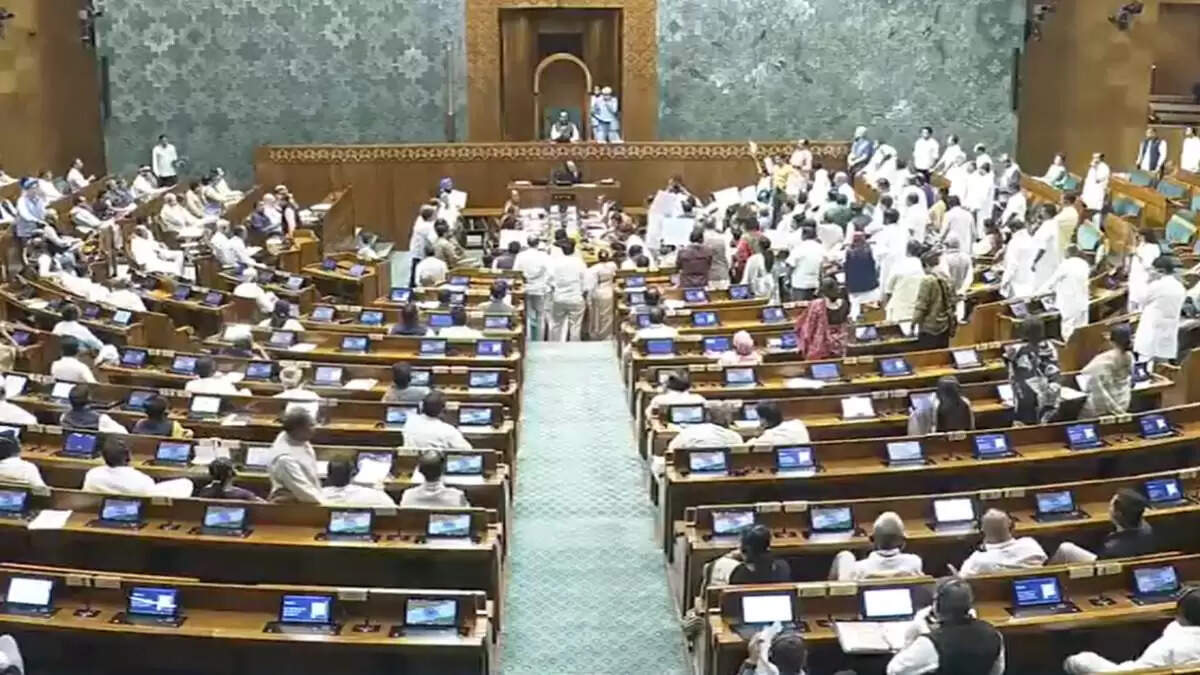 लोकसभा में ऑपरेशन सिंदूर पर चर्चा: विपक्ष और सरकार की रणनीतियाँ