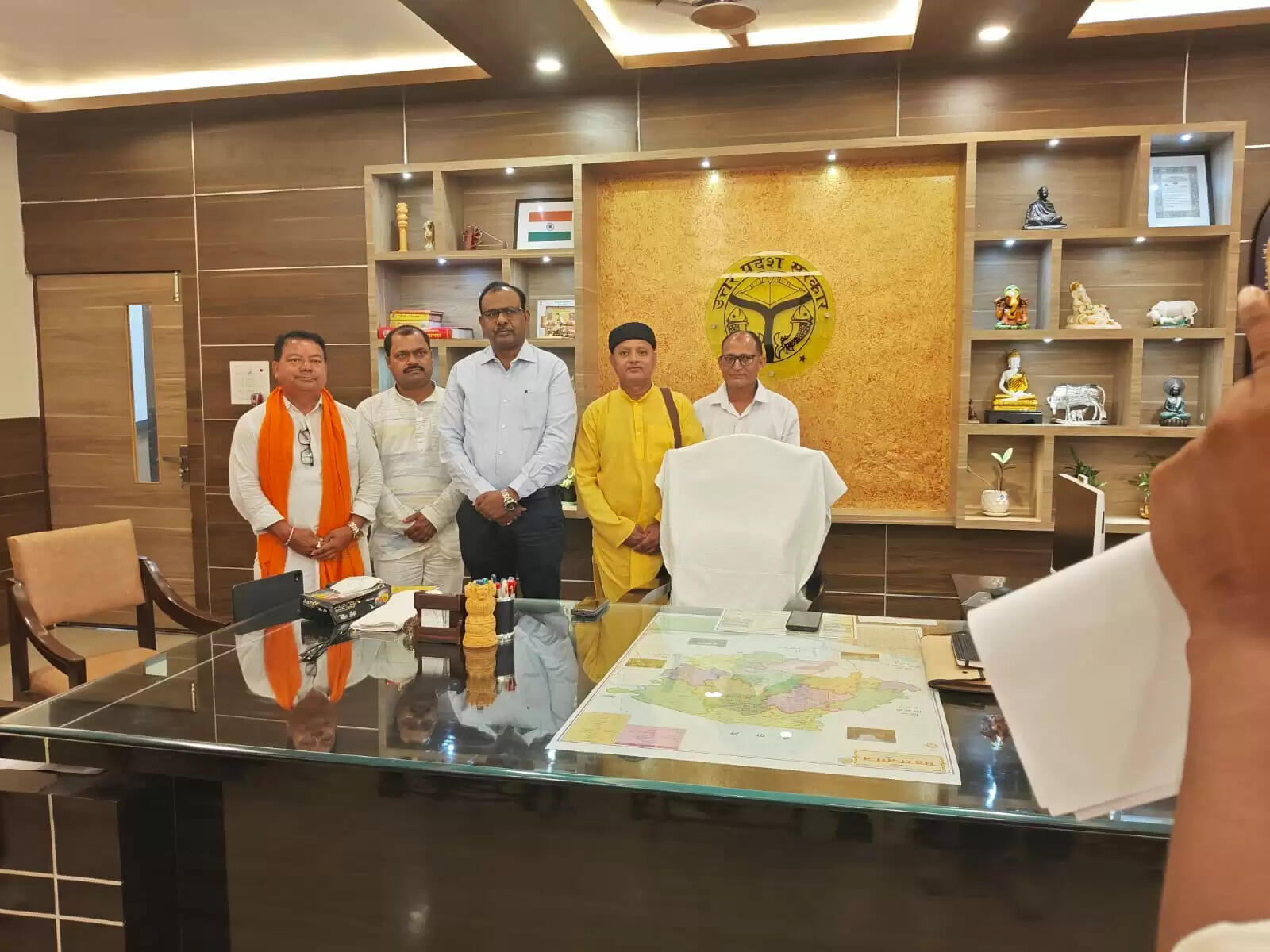 गौशाला भूमि विवाद का समाधान: केंद्रीय मंत्री से मिले भाजपा नेता