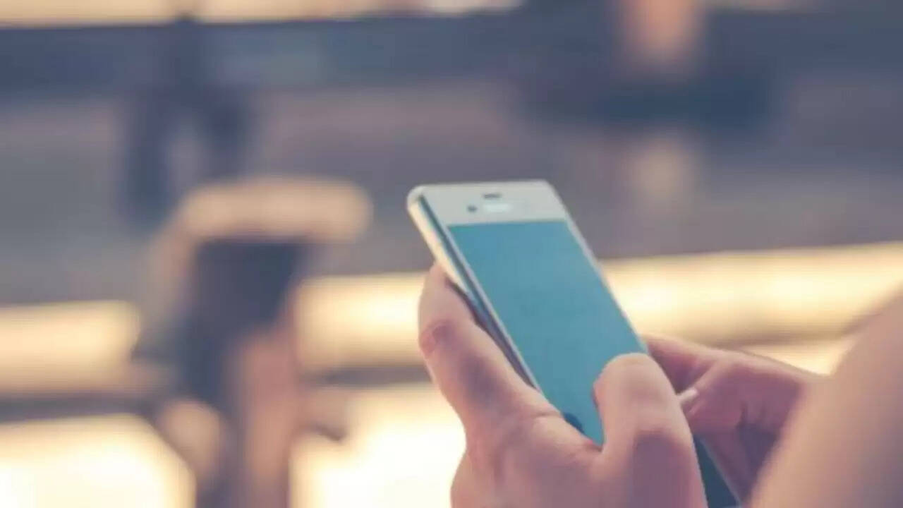 बिहार में अजीबोगरीब नामों का मामला: आवेदक 'Samsung' और माता-पिता 'iPhone' और 'Smartphone'