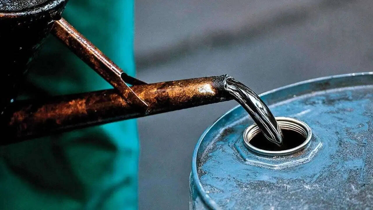 इजराइल-ईरान संघर्ष से बढ़ती तेल कीमतों का असर