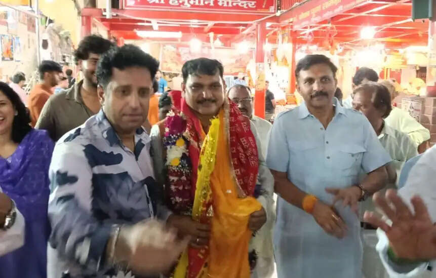भाजपा ओबीसी मोर्चा के नए अध्यक्ष बने अमरपाल मौर्य, हनुमान मंदिर में की पूजा