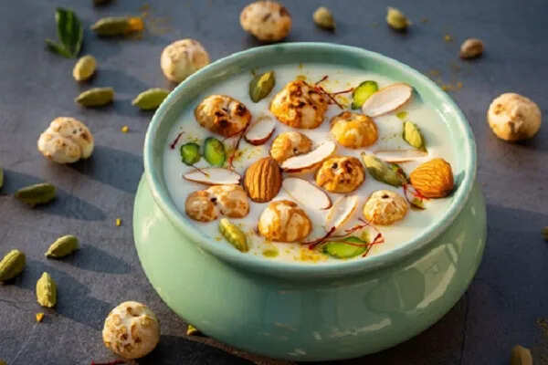 सर्दियों में मखाने और दूध का मिश्रण: स्वास्थ्य के लिए लाभकारी