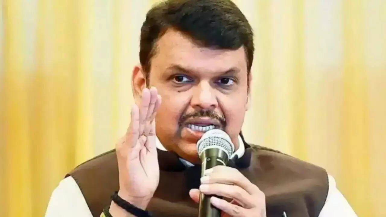 ठाणे में MNS कार्यकर्ताओं का प्रदर्शन, पुलिस ने रोका