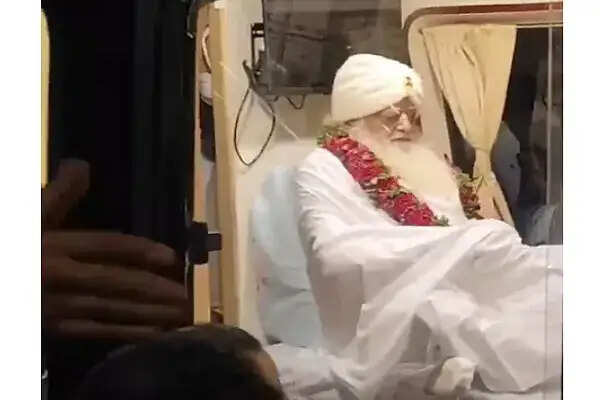 आसाराम को अस्पताल में भर्ती किया गया, सुरक्षा के बीच सेंट्रल जेल से लाया गया