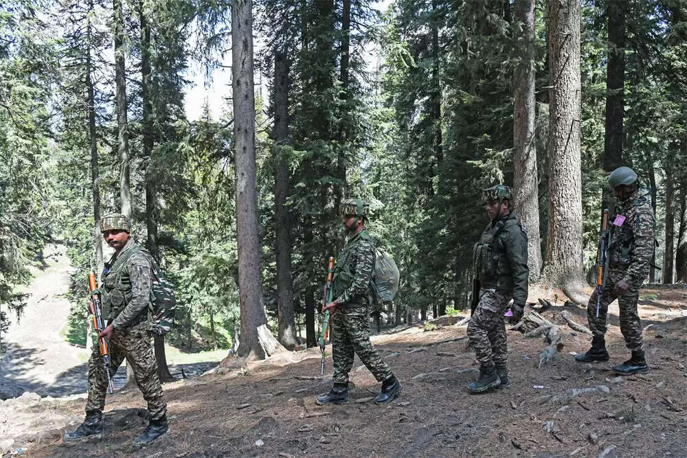 आतंकवाद से कूटनीति तक: एक नई विश्व व्यवस्था का उदय