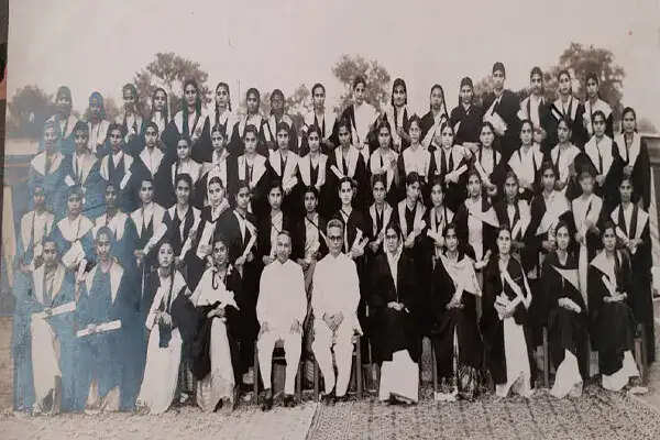 एच.एम.वी: महिला शिक्षा में 100 वर्षों की यात्रा और उपलब्धियाँ