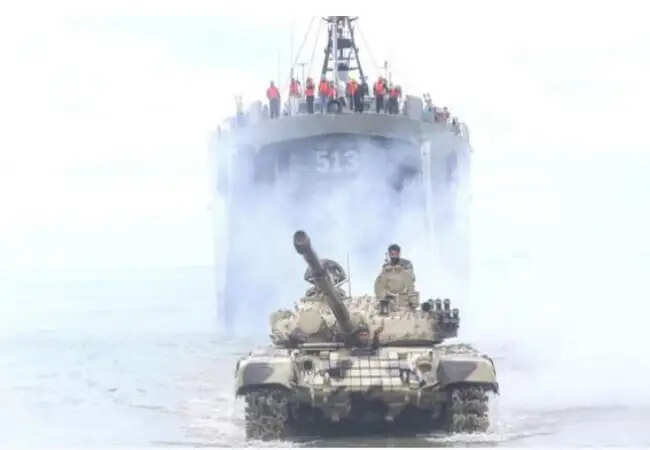 ईरानी नौसेना ने फारस की खाड़ी में नई सुरक्षा व्यवस्था की घोषणा की