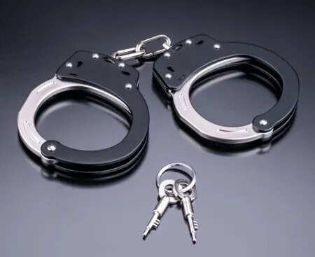 बदायूं में गोकशी के आरोपी की गिरफ्तारी, पुलिसकर्मी घायल