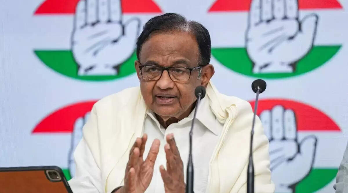 पी चिदंबरम ने तमिलनाडु में प्रवासी मजदूरों के मतदाता बनने पर उठाए सवाल