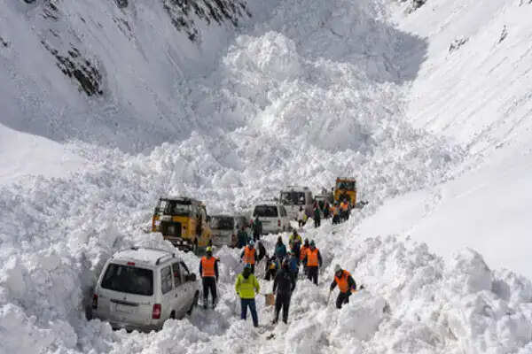 लद्दाख में जोजिला दर्रे पर हिमस्खलन से 6 की मौत, 5 घायल