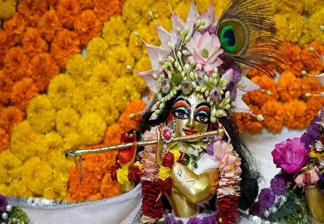 भगवान श्री कृष्ण का जन्मोत्सव: जन्माष्टमी 2025 की विशेषताएँ और पूजा विधि