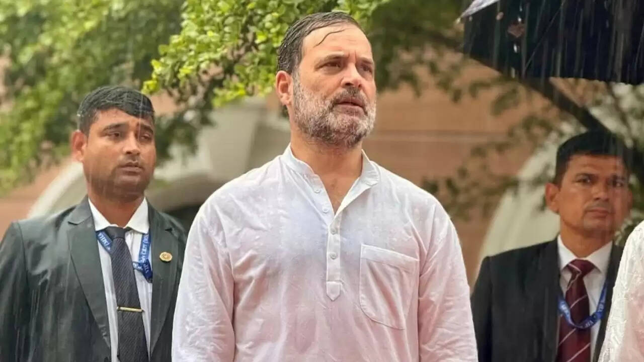 राहुल गांधी की वोट अधिकार यात्रा बिहार में शुरू, 25 जिलों को कवर करेगी