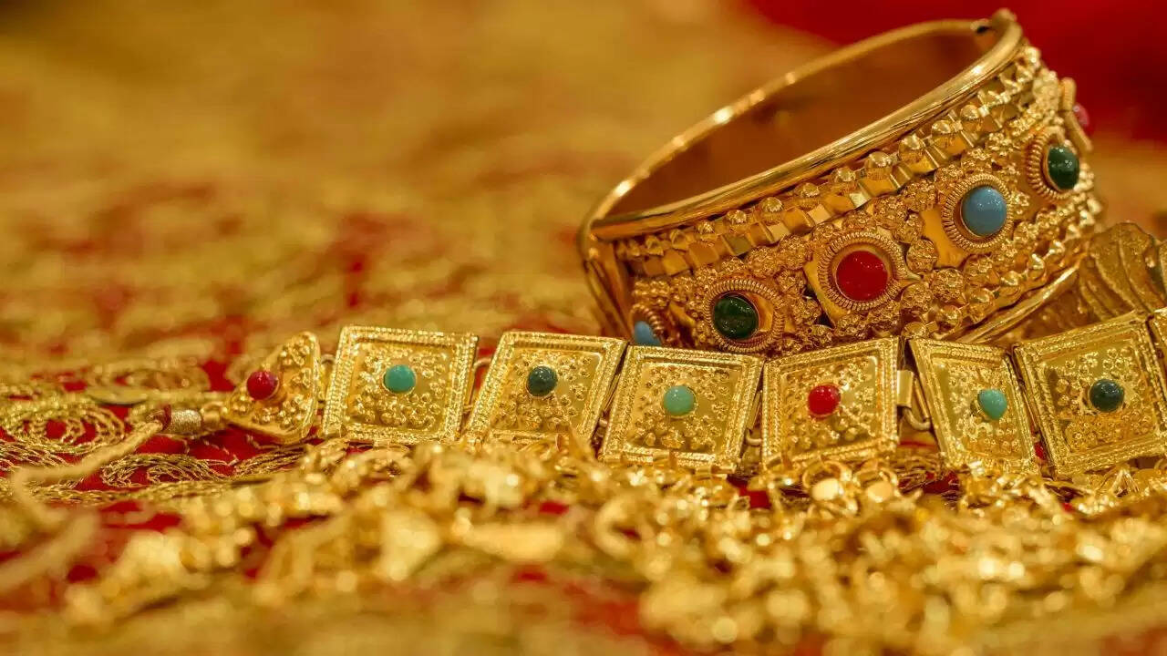 भारत में सोने और चांदी की कीमतों में गिरावट