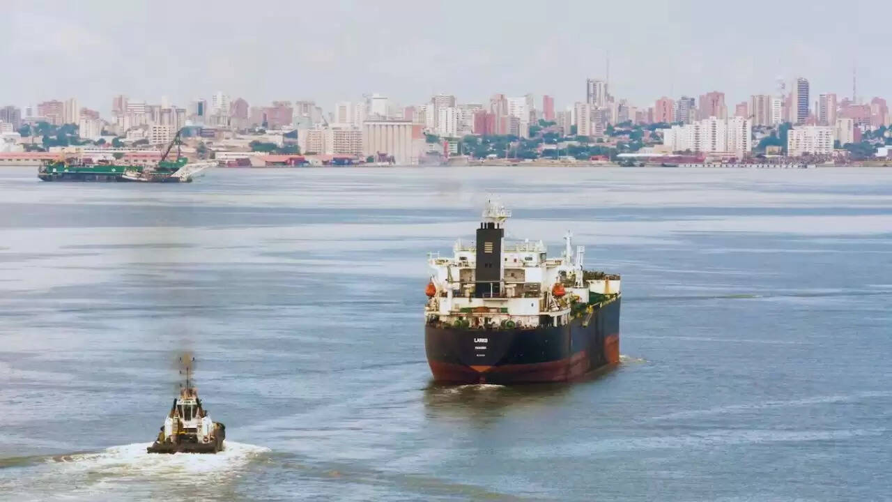 अमेरिका ने वेनेजुएला पर लगाया तेल टैंकरों पर नाकेबंदी, ट्रंप ने उठाया बड़ा कदम