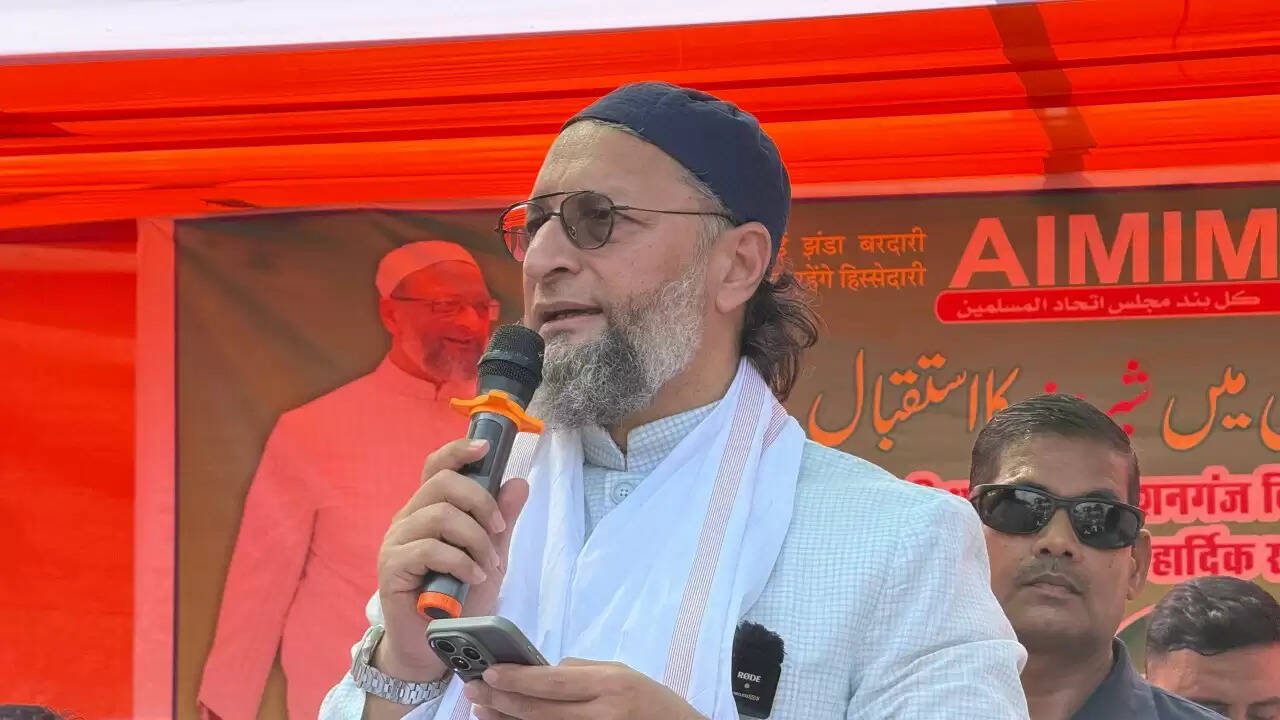 ओवैसी ने 'आई लव मोहम्मद' पोस्टरों पर उठे विवाद पर दी प्रतिक्रिया