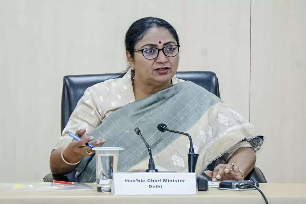 दिल्ली की मुख्यमंत्री को मिली जान से मारने की धमकी, आरोपी गिरफ्तार