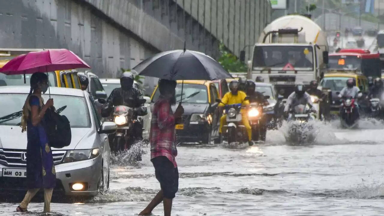देशभर में मूसलधार बारिश से जनजीवन प्रभावित, राहत कार्य जारी