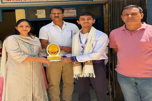 यशोवर्धन अत्री को शिक्षा विभाग द्वारा खेल उपलब्धियों के लिए सम्मानित किया गया