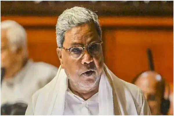 कर्नाटक सरकार का 16 साल से कम उम्र के छात्रों के लिए मोबाइल फोन पर प्रतिबंध का प्रस्ताव