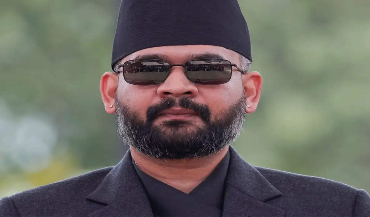 नेपाल के पीएम का आदेश: विश्वविद्यालयों से राजनीतिक संघों को हटाने का निर्देश