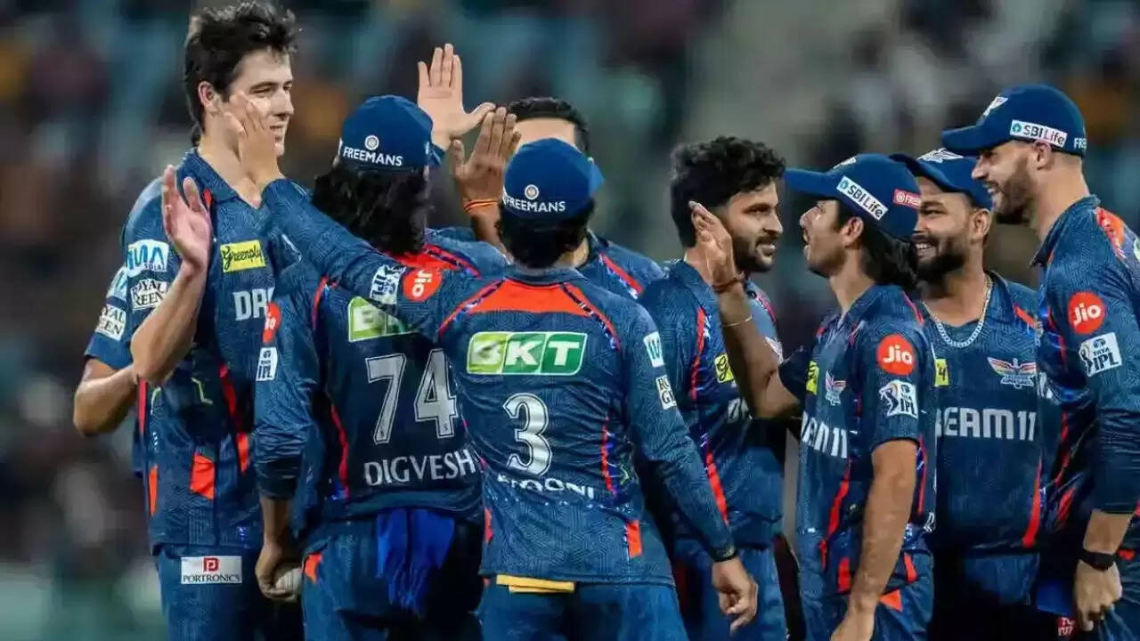 दिग्वेश राठी ने T20 मैच में 5 गेंदों में 5 विकेट लेकर रचा इतिहास